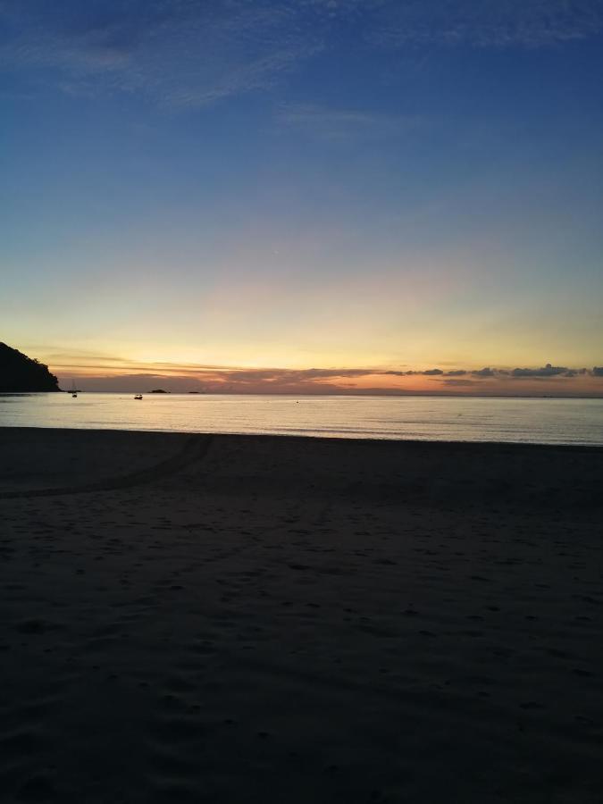 Rainbow Tioman Cottage Kampong Juara エクステリア 写真
